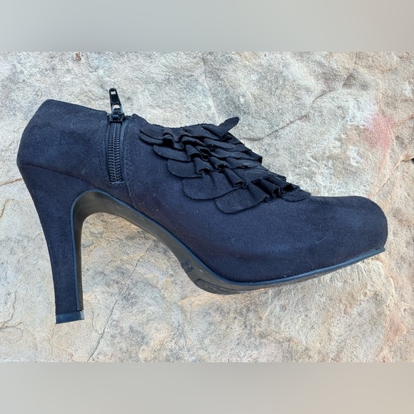 Black Suede Like Madden Girl Booties (Size 8) - Picture 4 of 13